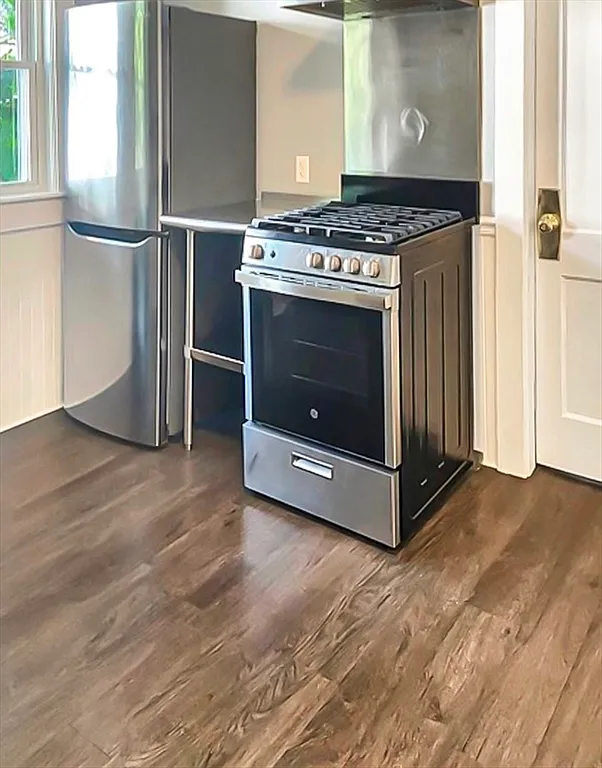2 bed, 1.0 bath, 1000 sqft, $2,700 — Photo 1