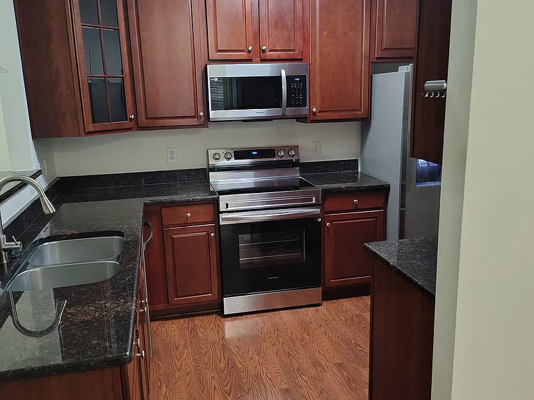 9017 McDowell Creek Ct — Photo 9