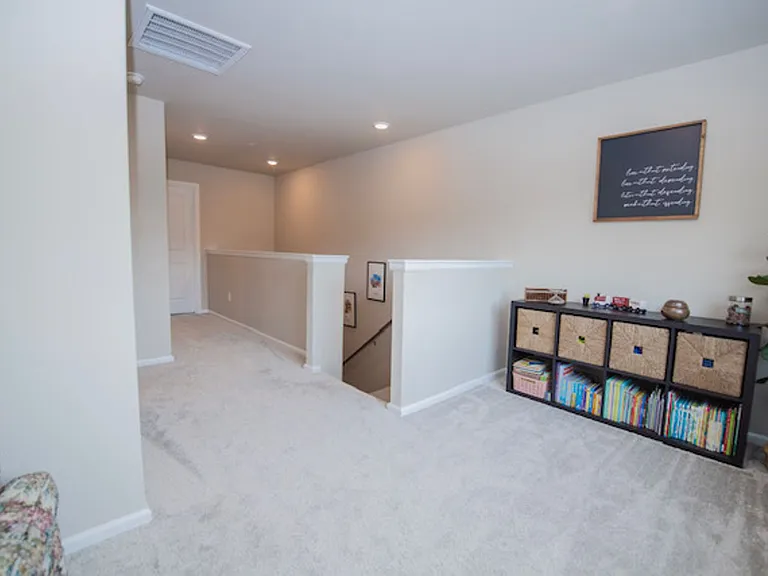 1118 Swan Loop — Photo 8