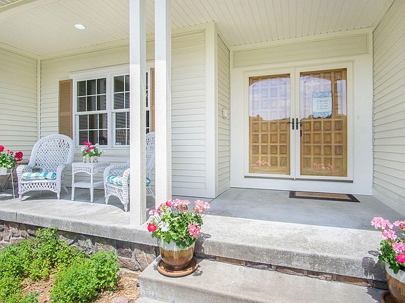 4th image of 1076 Shore Walk Ln