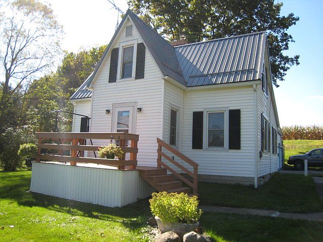 1st image of 704 Main St