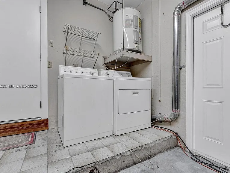 1406 NW 8th St — Photo 43