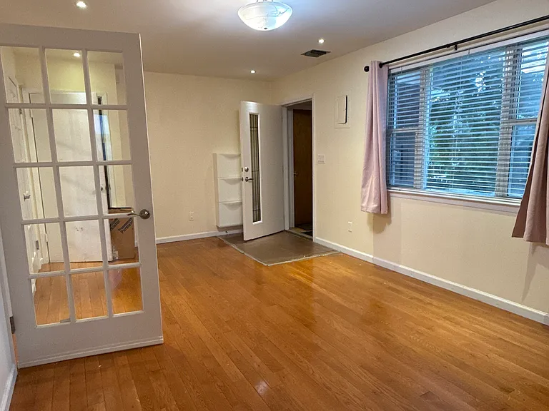 Cloverdale Ln — Photo 4