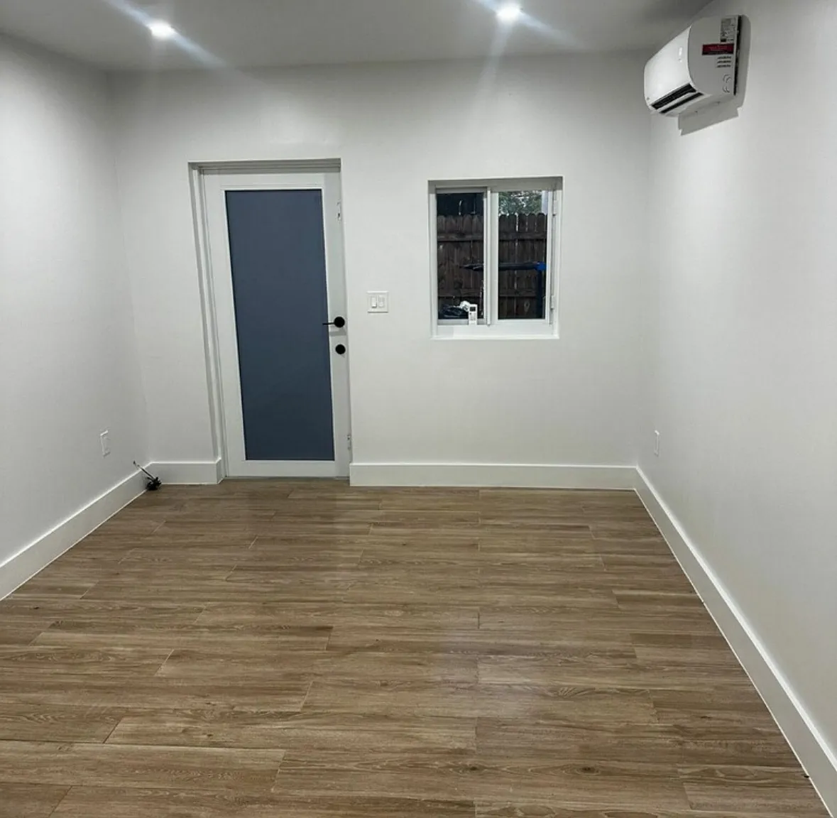 Studio, $1,400 — Photo 1