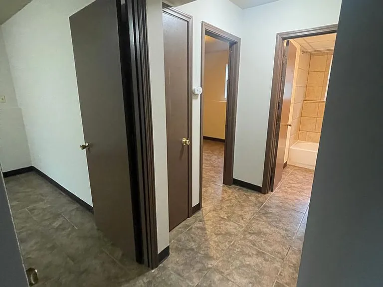 4453 W Bellview Dr — Photo 7