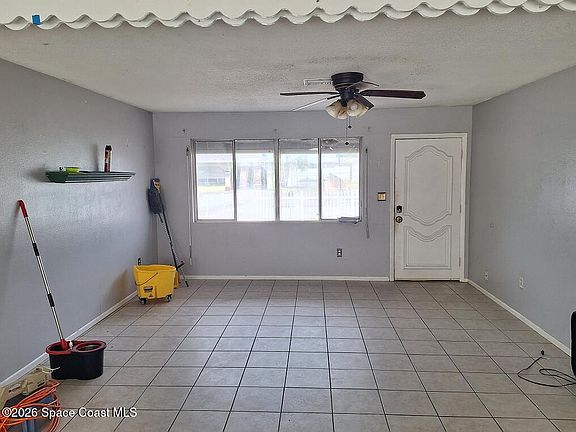 3rd image of 960 Bacon Cir NE
