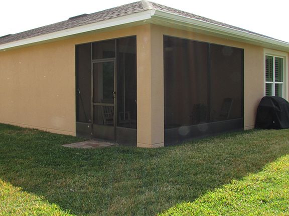 Screened in & Covered Lanai