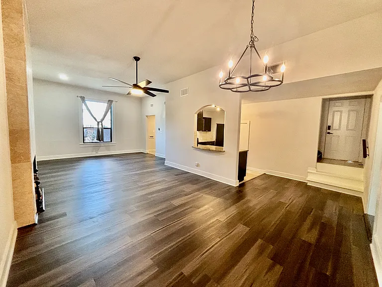 1910 N Carroll Ave — Photo 5