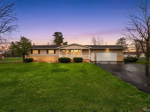 11840 Woodland Dr, Lennon, MI 48449