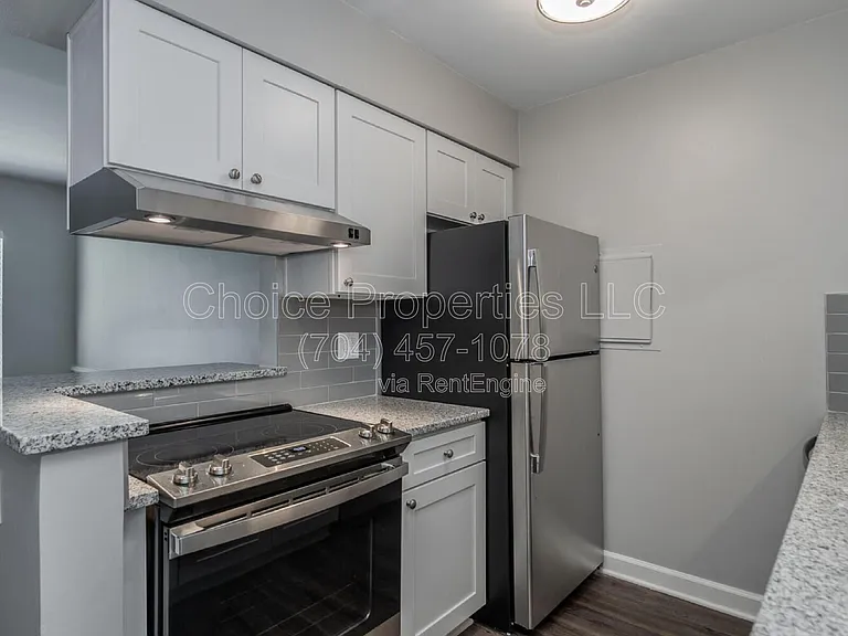 406 W 9th St #203 — Photo 8