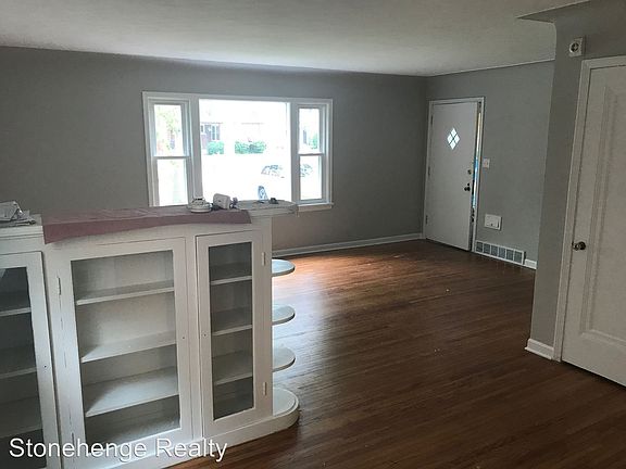 3rd image of 3015 Algonquin Pkwy