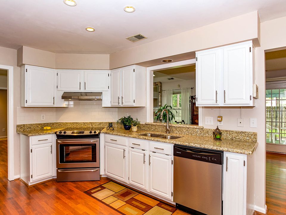 1st image of 328 Scarlet Oak Dr