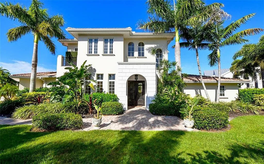 4 bed, 3.0 bath, 3211 sqft, $18,000 — Photo 4