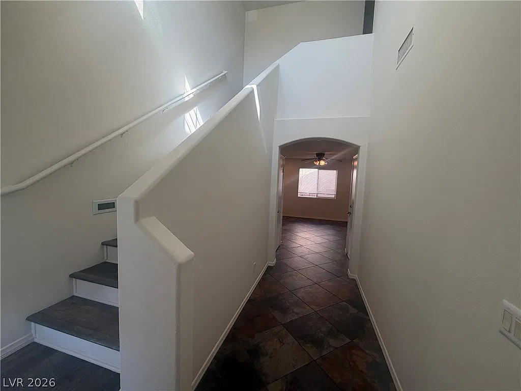 3 bed, 2.5 bath, 1421 sqft, $1,995 — Photo 3