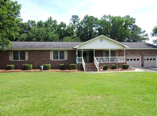 621 Lakeside Dr, Riegelwood, NC 28456