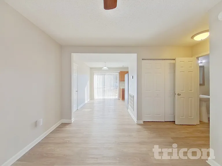 521 Halleck Ln — Photo 2