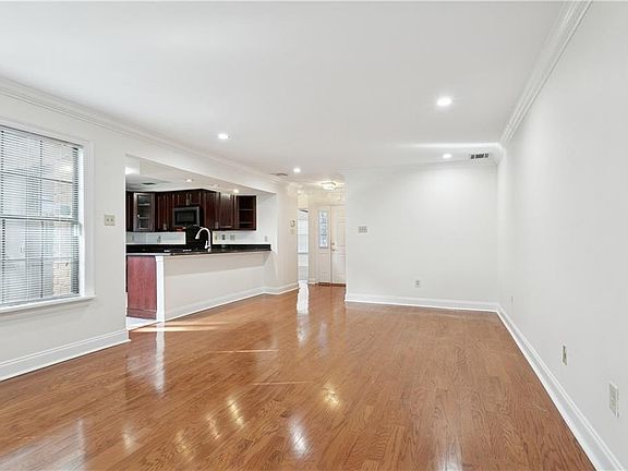 4th image of 1500 W Esplanade Ave #20G