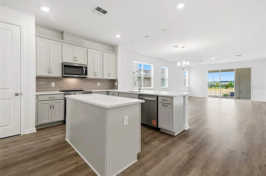 3 bed, 2.0 bath, 1772 sqft, $3,150 — Photo 3
