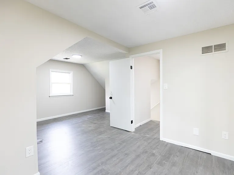2717 Webster Ave — Photo 6
