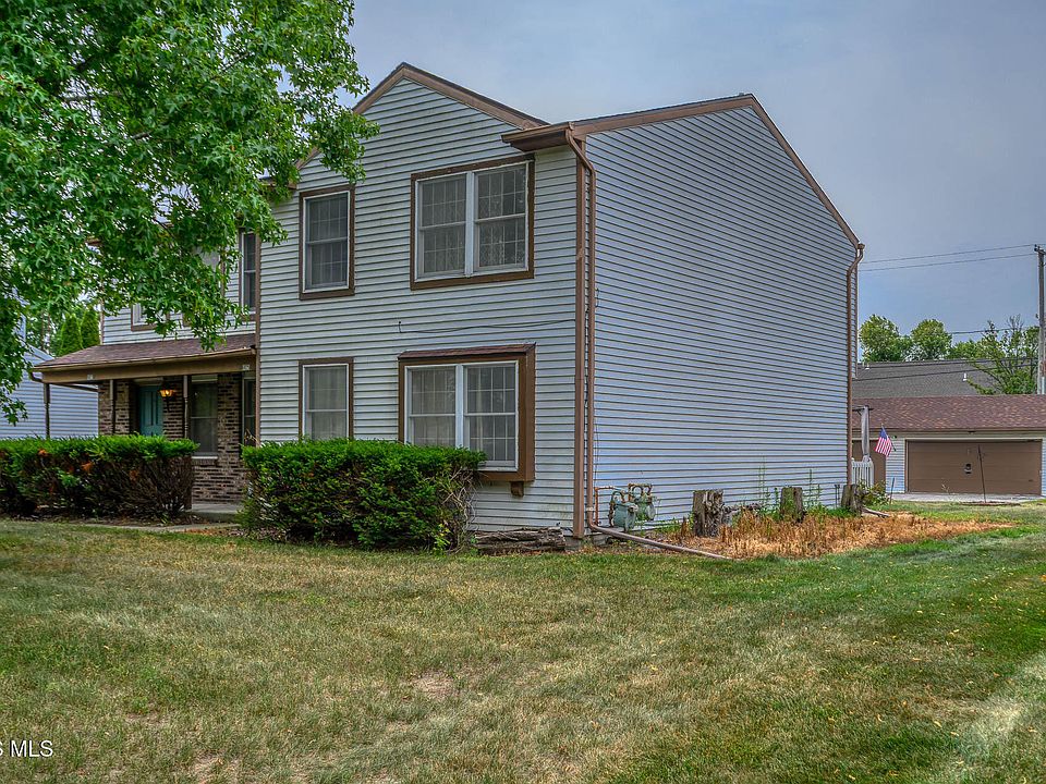 1st image of 6823 Woodlake Dr