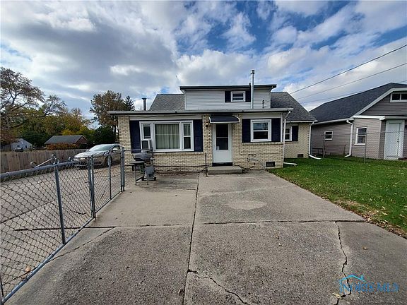 3rd image of 410 Deline Dr