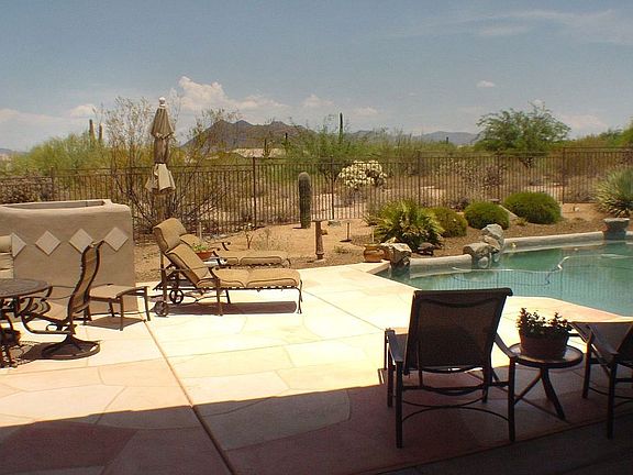 Pool/Spa with Mountain backdrop