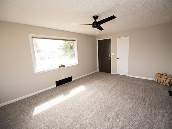 5th image of 12 Curve Dr