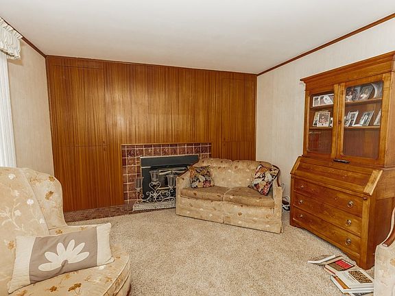 5th image of 908 Pearl Ave