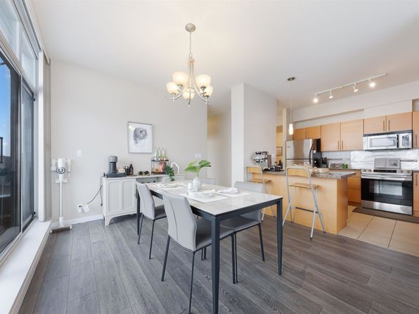 2225 Holdom Ave #3002, Burnaby, BC V5B 0A1