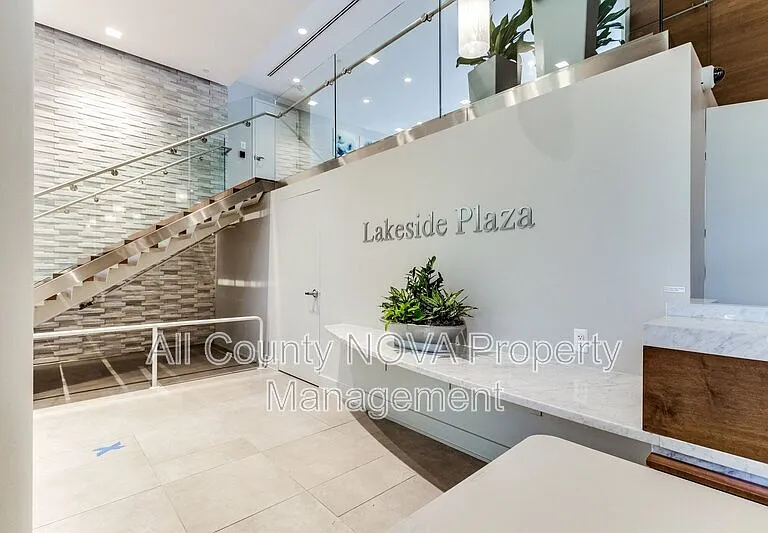 3800 Powell Ln #727 — Photo 5