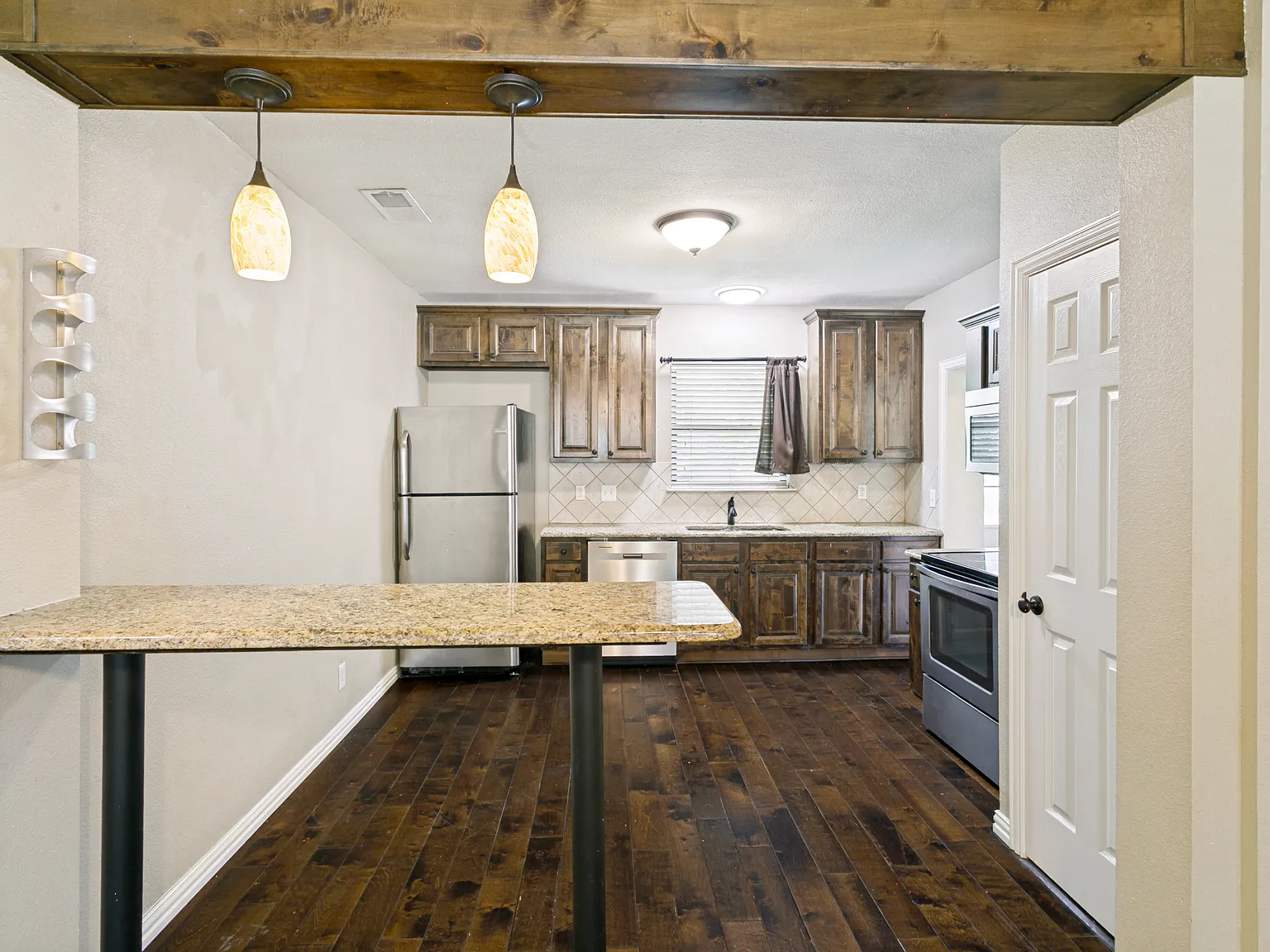 4 bed, 1266 sqft, $2,000 — Photo 3