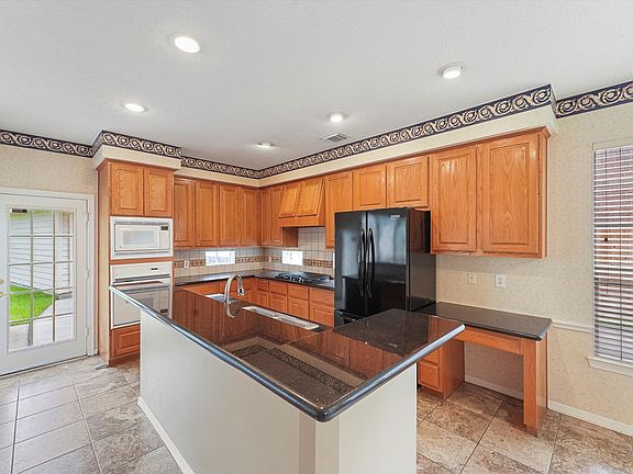 5th image of 22910 Fairleaf Cir