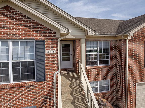3rd image of 218 Woodfield Cir