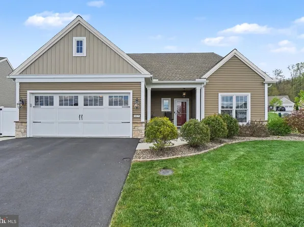 1025 Riverstone Cir, Lebanon, PA 17042