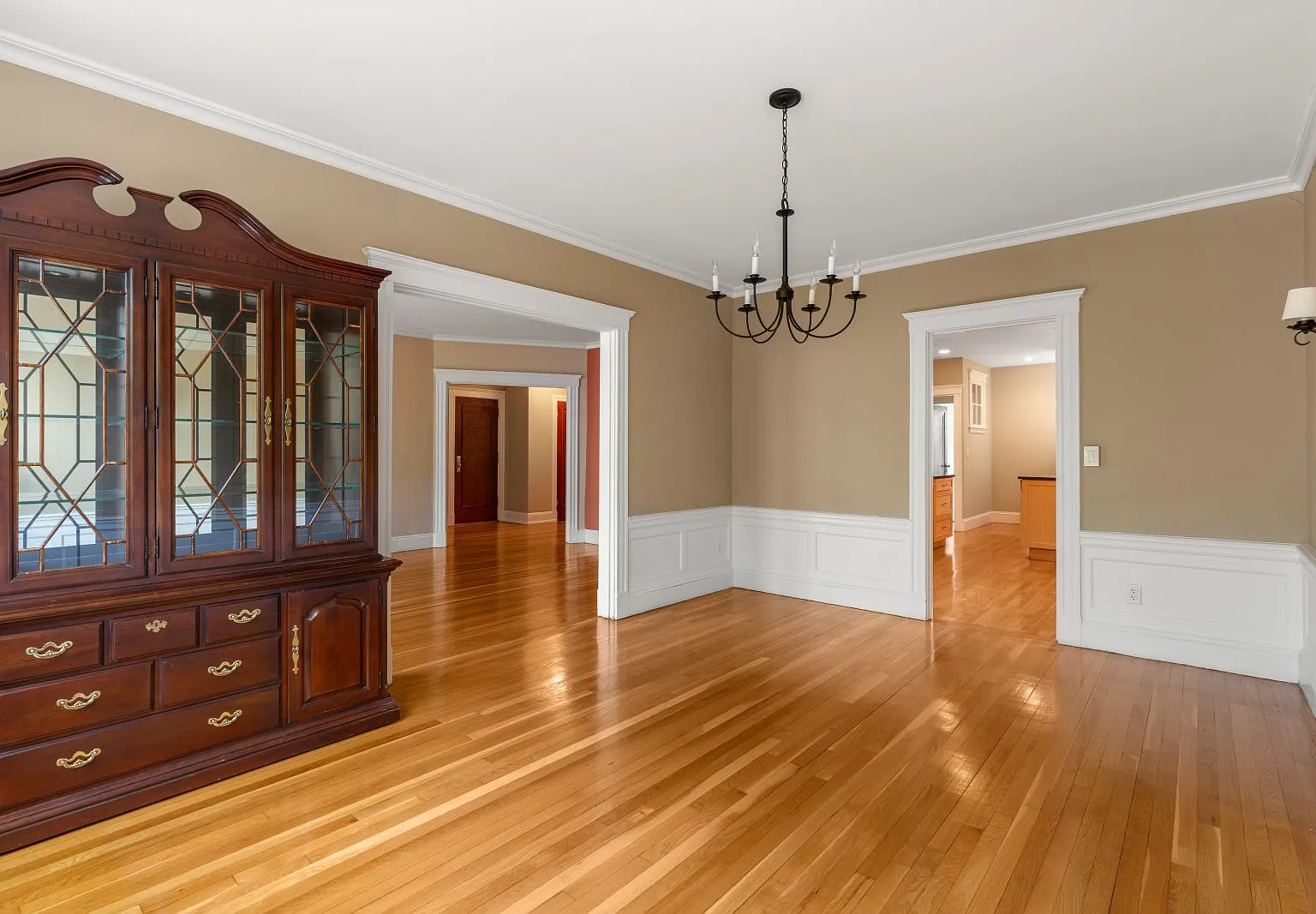 3 bed, 1885 sqft, $5,750 — Photo 3