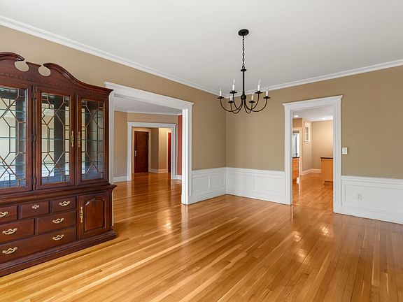 3rd image of 20 Egmont St APT 4