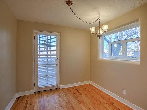 breakfast area off kitchen