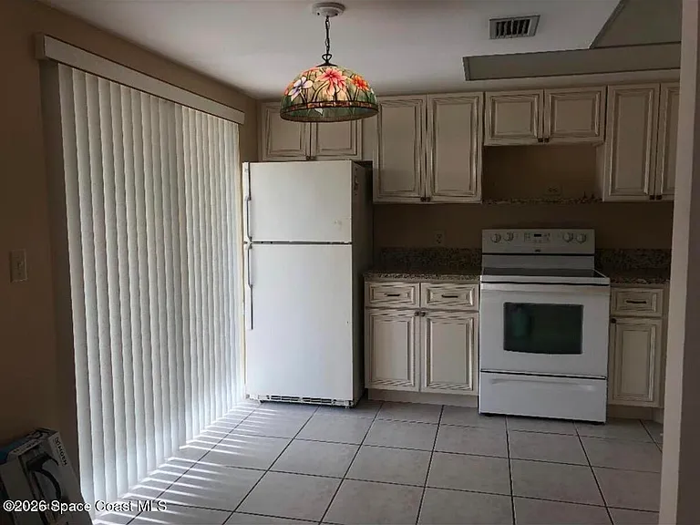 1145 N Shannon Ave #9 — Photo 7