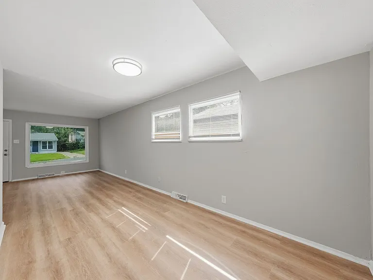 146 Grampian Rd — Photo 22