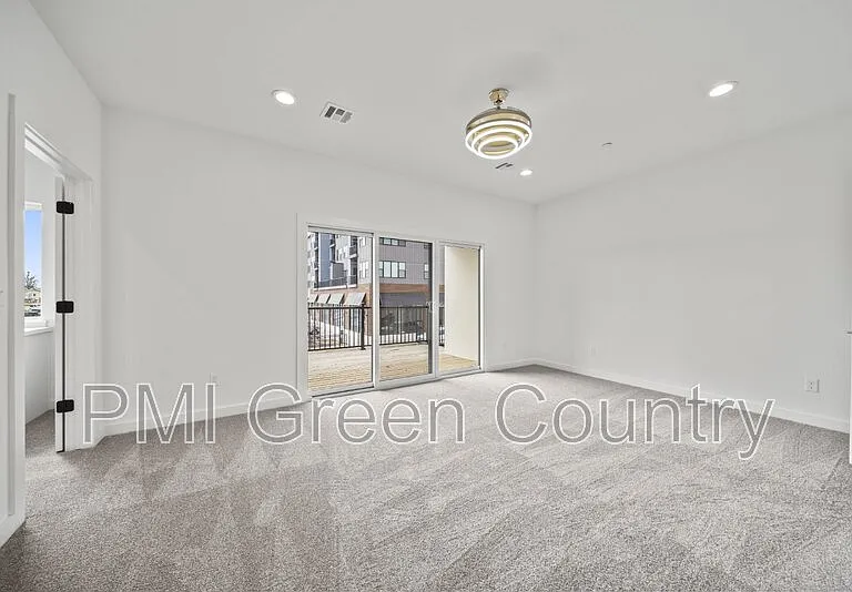 118 E Elgin St — Photo 20