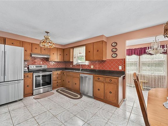 4th image of 56 Circledale Dr