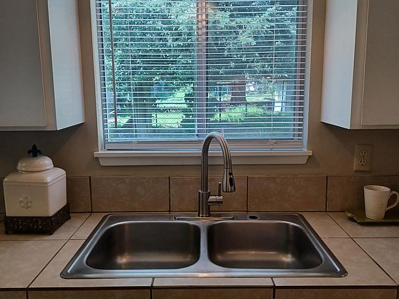 3rd image of 501 21st St SE APT C