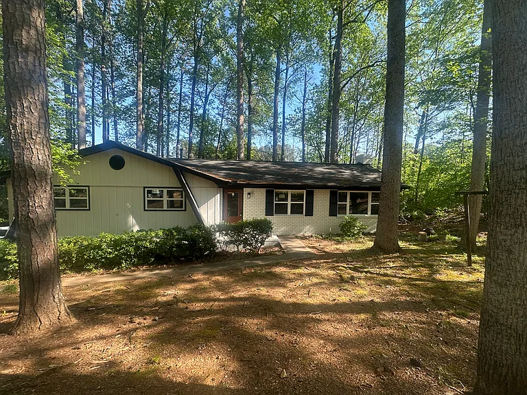 200 Stockwood Dr — Photo 1