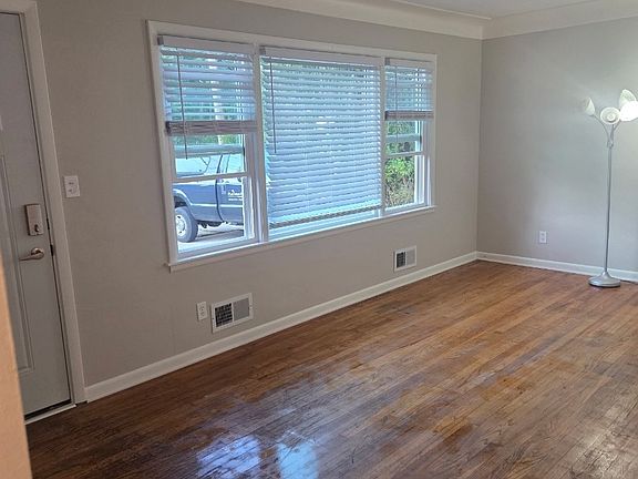 4th image of 3402 Parchmount Ave