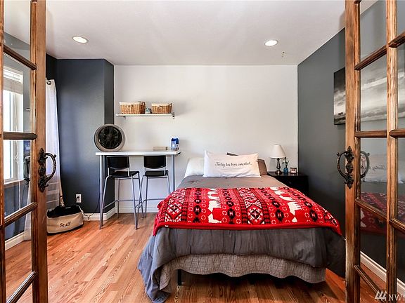 4th image of 6918 SE Truman St #D