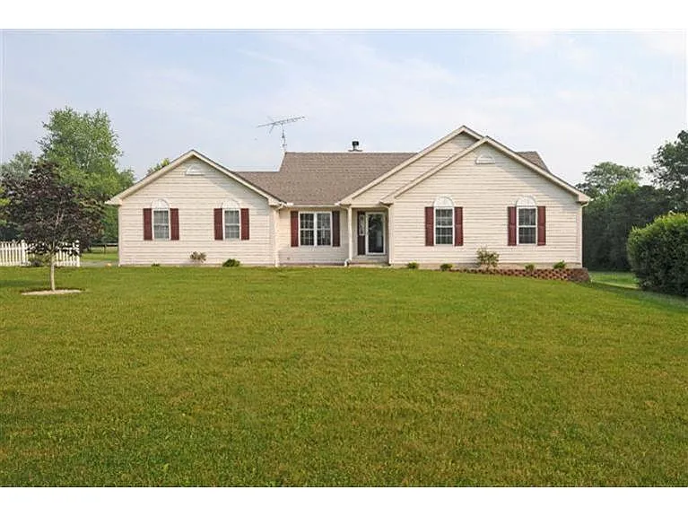 5761 Edwardsville Rd photo 1