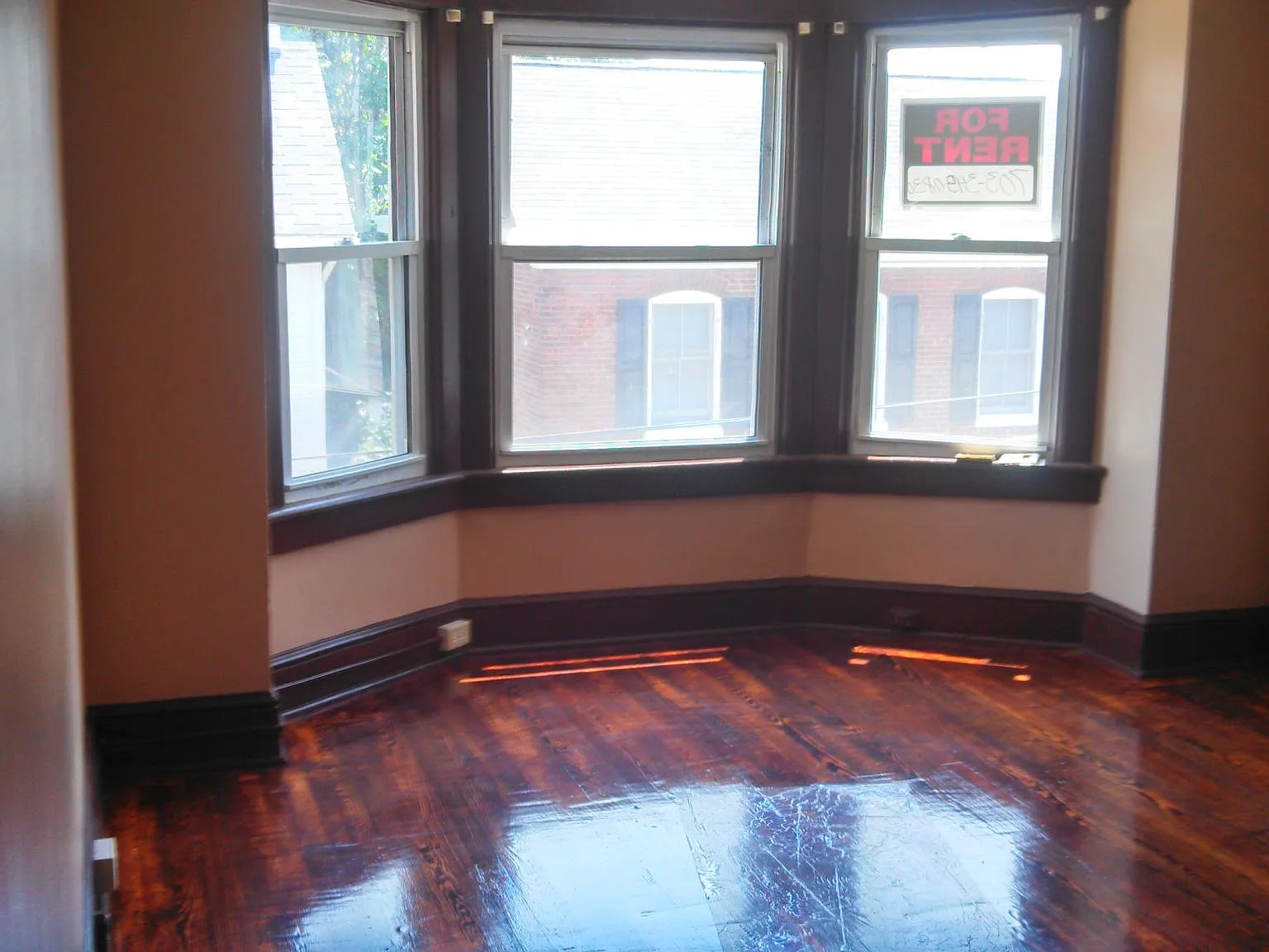 229 N Locust St — Photo 3