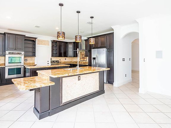 4th image of 351 SW 184th Ter