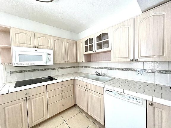 5th image of 310 SW 10th St #1