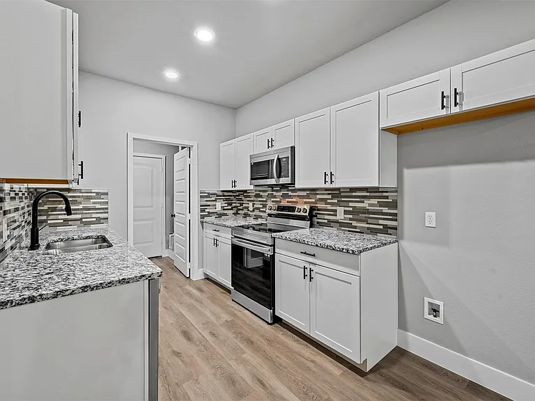 6147 Shawnee Dr — Photo 5
